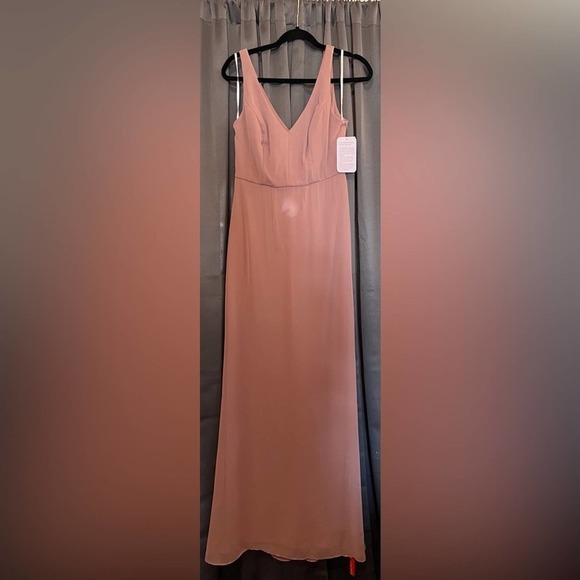 Thread Sleeveless V-Back Long Trumpet Gown - Picture 3 of 8